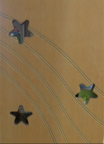 星の模様がついた板のようなもの